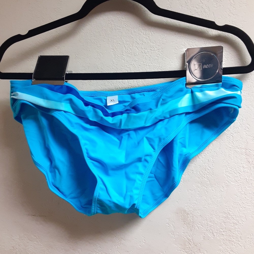Bikini - Picture 2 of 3